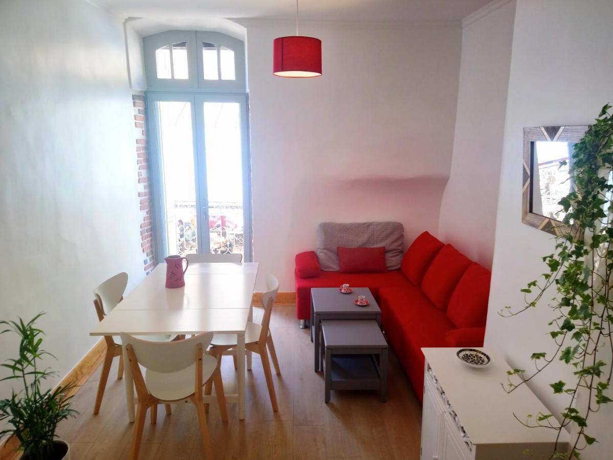 Joli Duplex Avec Balcon Et Vue Sur Place Du Centre Historique ! فوا المظهر الخارجي الصورة