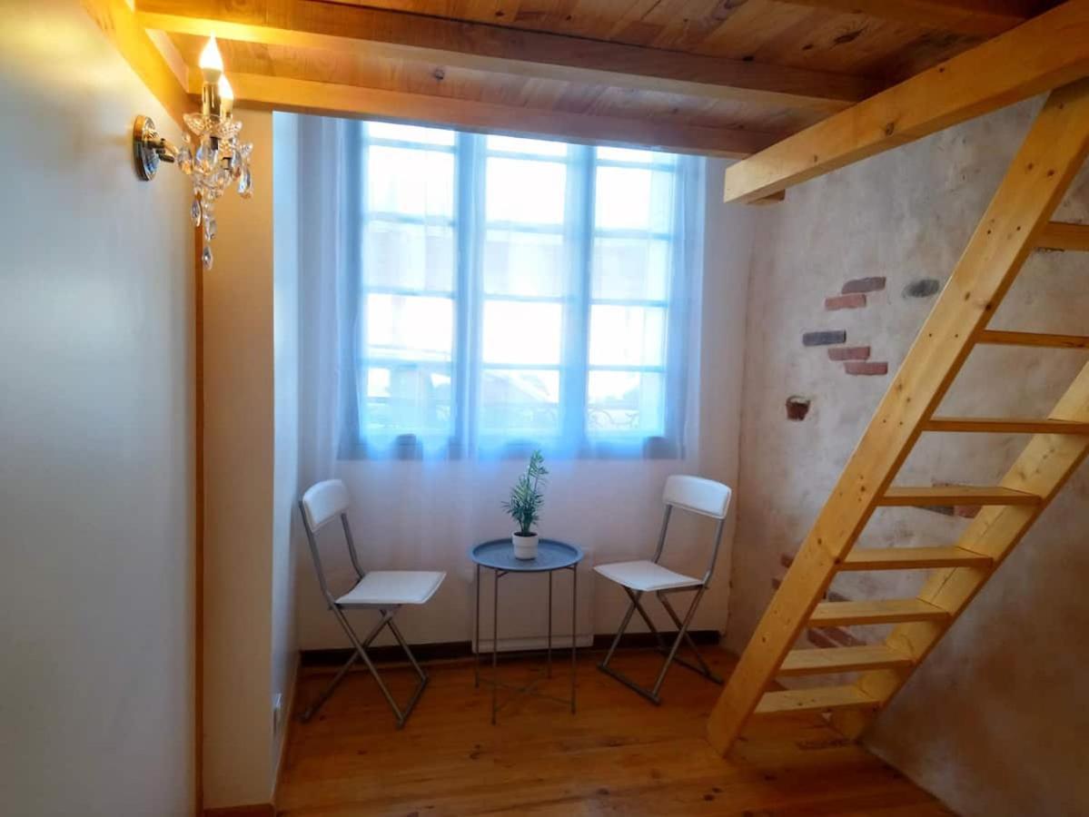 Joli Duplex Avec Balcon Et Vue Sur Place Du Centre Historique ! فوا المظهر الخارجي الصورة